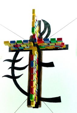 Gestaltetes Logo – im Treppenhaus des Neubaus hängend